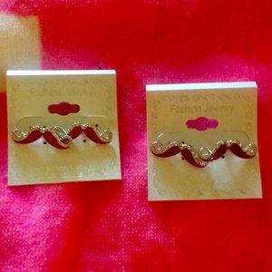 Beautiful lead and nickel free mustache earrings are so adorable 😍🔥